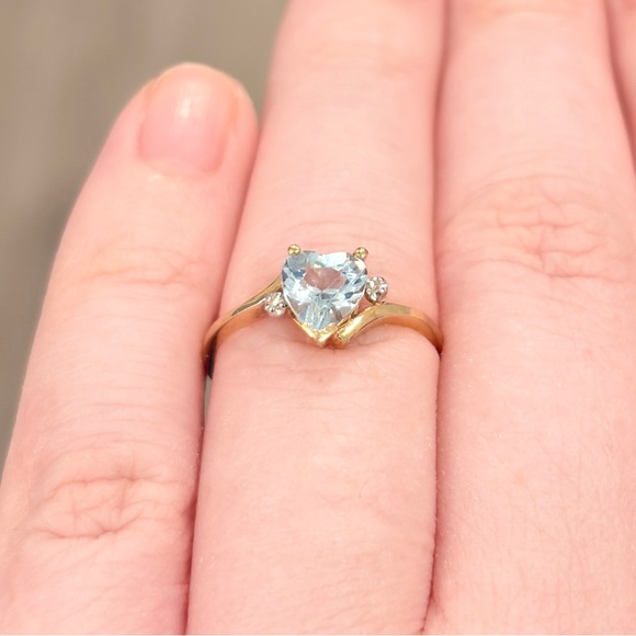 Vintage 10K Yellow Gold Blue Topaz Heart Ring: Diamond Accent, Size 6 - Picture 3 of 9